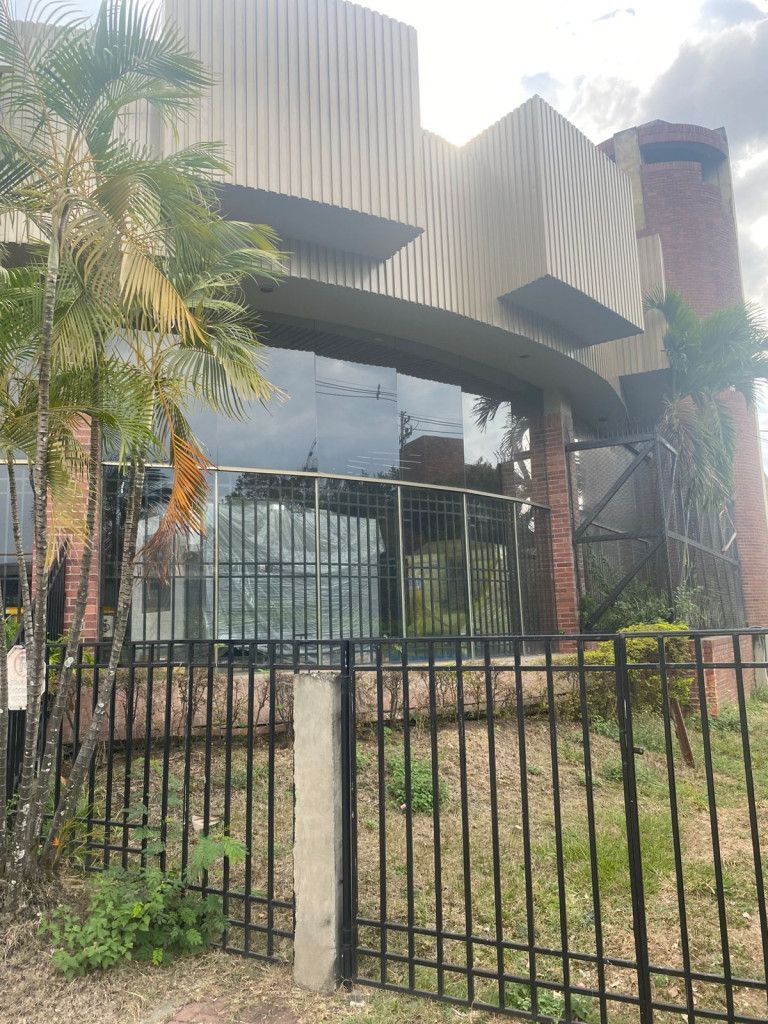 Bodega en venta Valle Del Cauca Cali Prados Del Norte 0 m2 Habitaciones 0 Baños 6 Garajes 10 Precio $4700000000