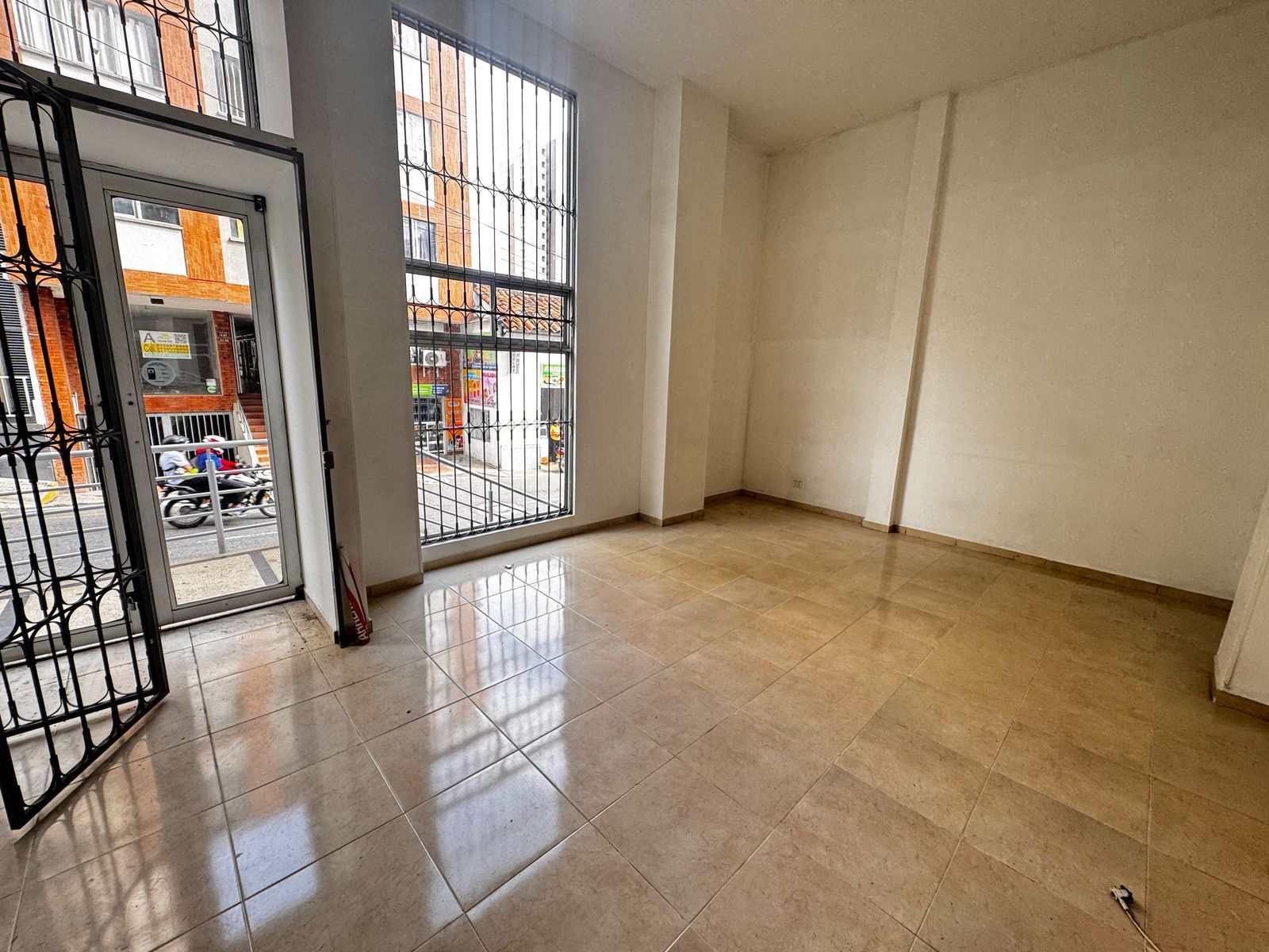 Local en venta Santander Bucaramanga Centro 37 m2 Habitaciones 0 Baños 1 Garajes 0 Precio $185000000