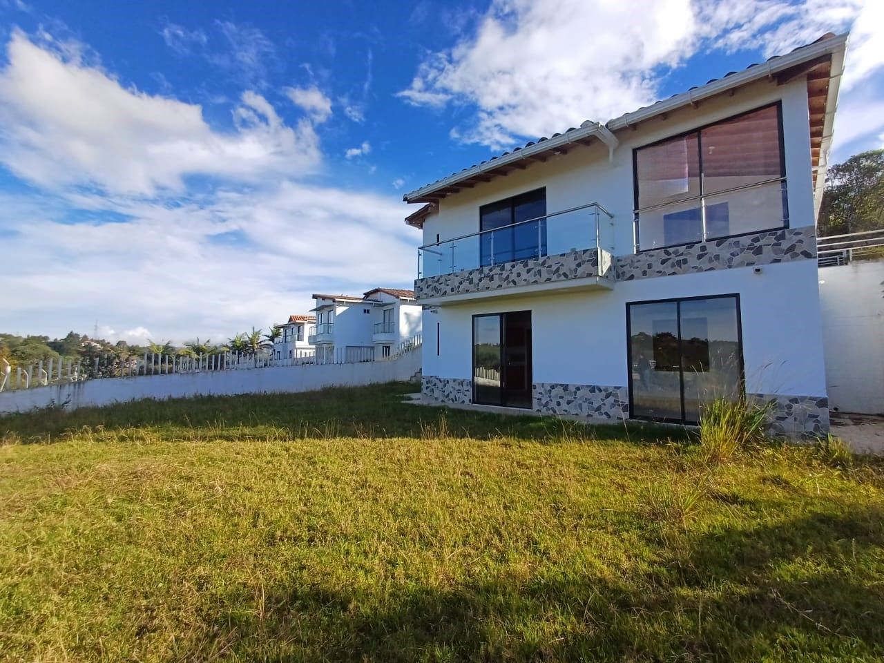 Casa en arriendo Antioquia Marinilla La Industrial 300 m2 Habitaciones 4 Baños 3 Garajes 1 Precio $8500000