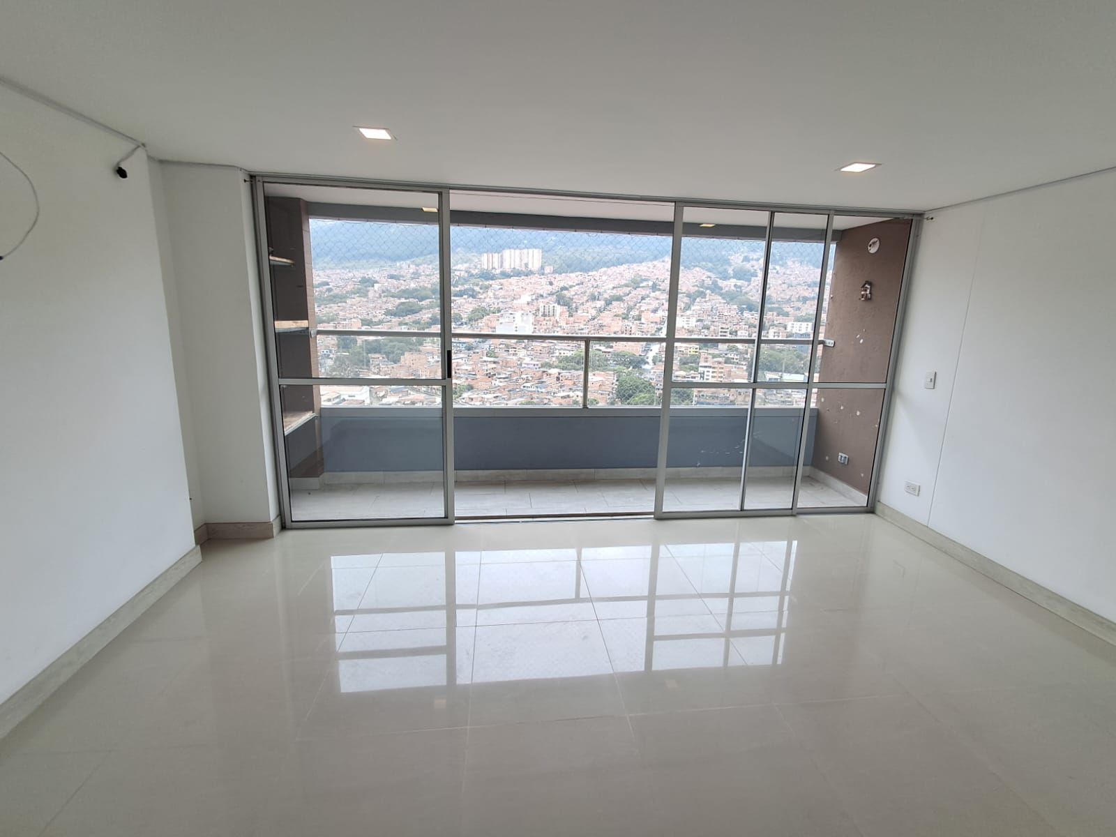 Apartamento en arriendo Antioquia Bello Prado 65 m2 Habitaciones 3 Baños 2 Garajes 1 Precio $1800000