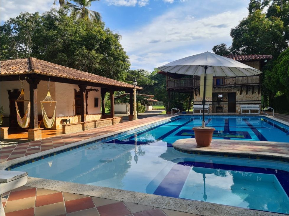 Finca en venta Antioquia Santafé De Antioquia Santafé De Antioquia 1000 m2 Habitaciones 7 Baños 8 Garajes 4 Precio $3200000000