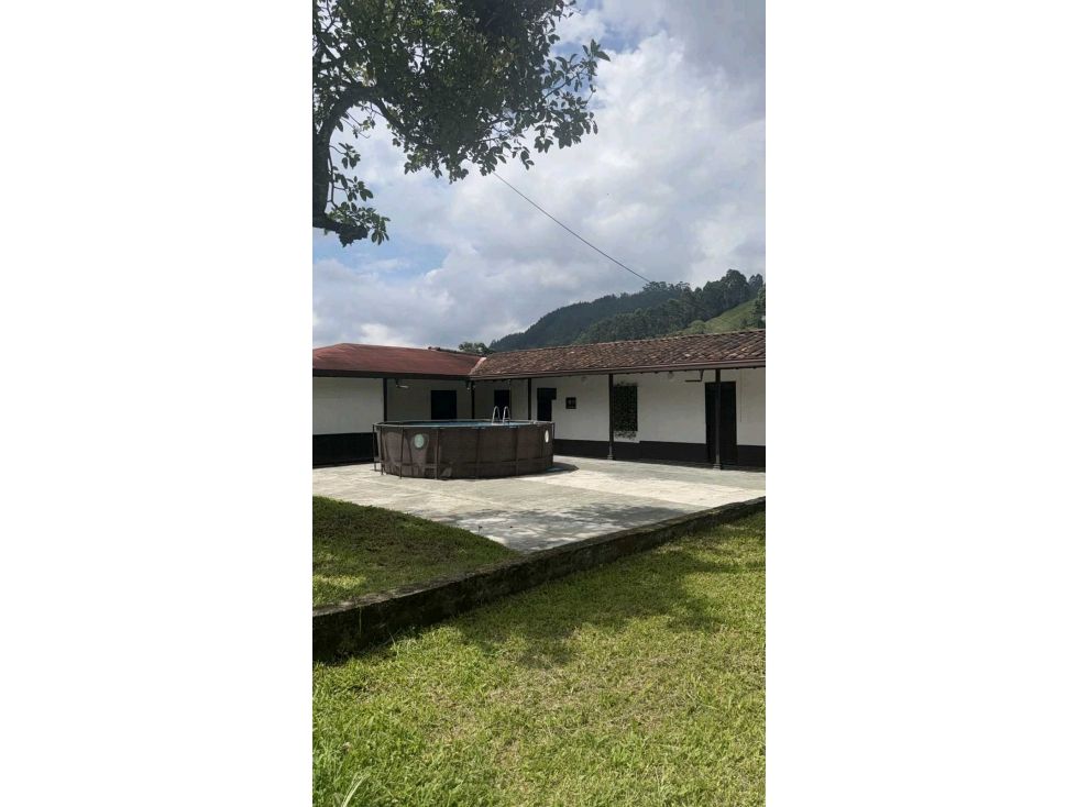 Casa Campestre en arriendo Antioquia Caldas Caldas 500 m2 Habitaciones 4 Baños 5 Garajes 4 Precio $7000000