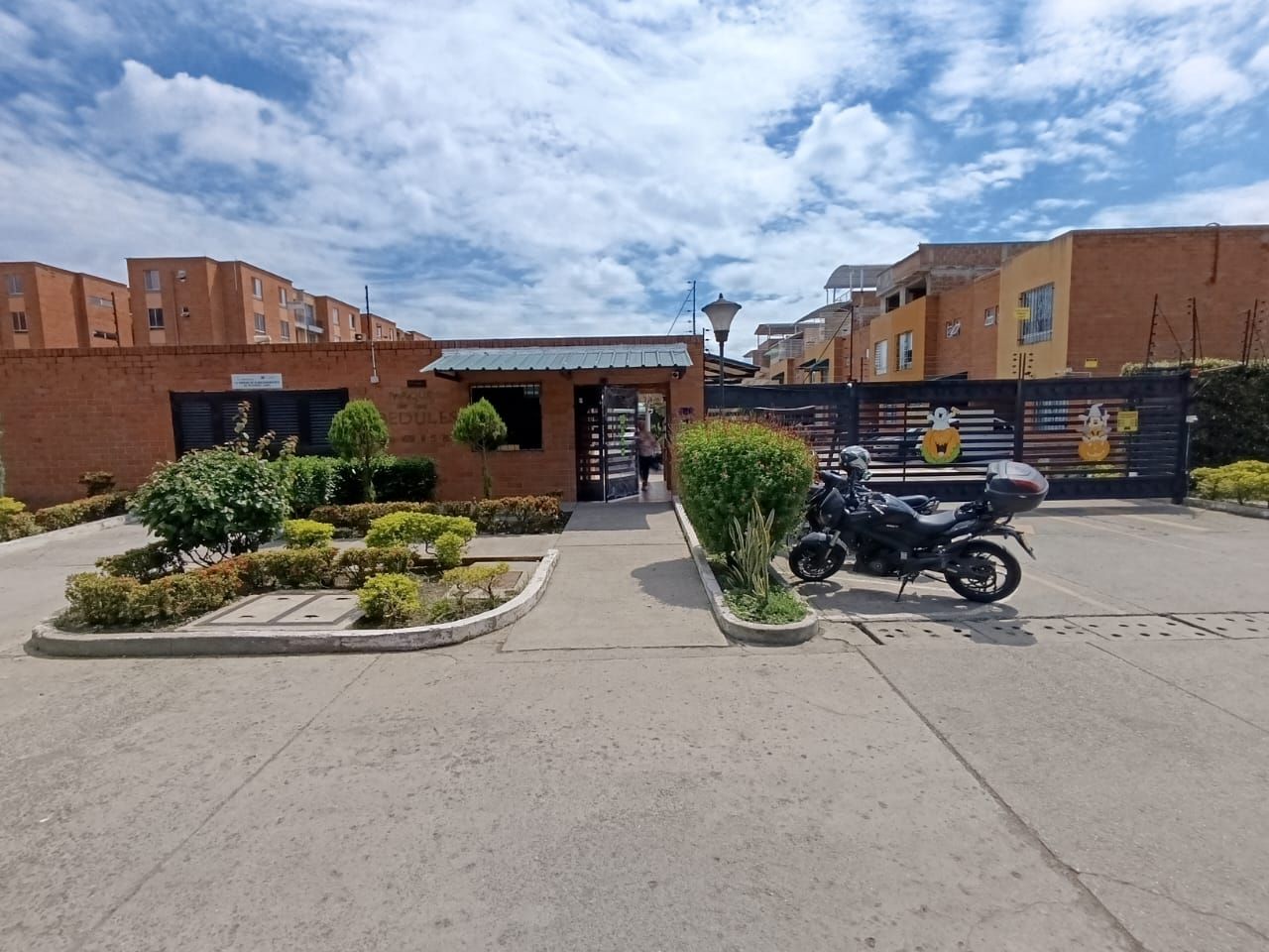 Casa en venta Valle Del Cauca Cali Sector Transito Municipal 100 m2 Habitaciones 3 Baños 3 Garajes 1 Precio $310000000