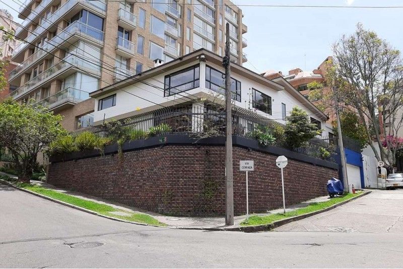 Casa en venta Cundinamarca Bogotá Bellavista 434 m2 Habitaciones 4 Baños 5 Garajes 4 Precio $3200000000