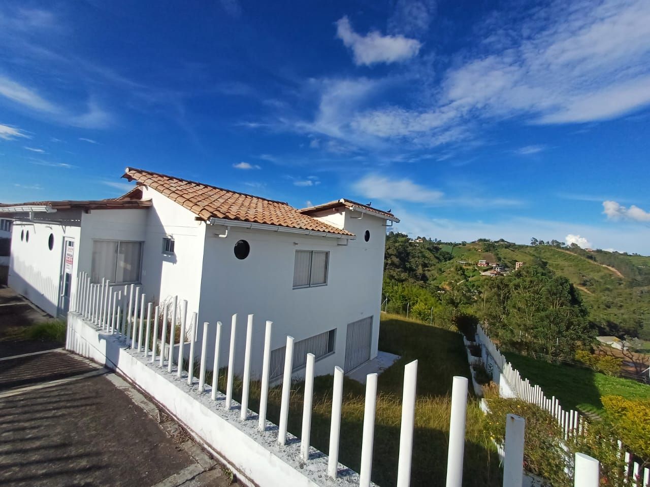 Casa en arriendo Antioquia Marinilla La Industrial 215 m2 Habitaciones 3 Baños 4 Garajes 2 Precio $7200000