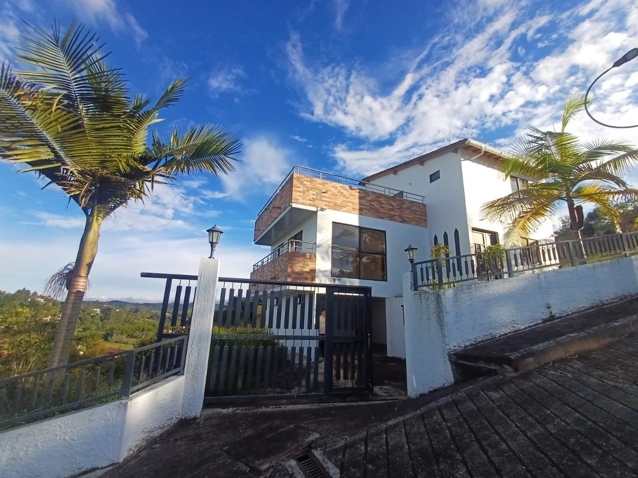 Casa en arriendo Antioquia Marinilla La Industrial 300 m2 Habitaciones 3 Baños 3 Garajes 1 Precio $8500000