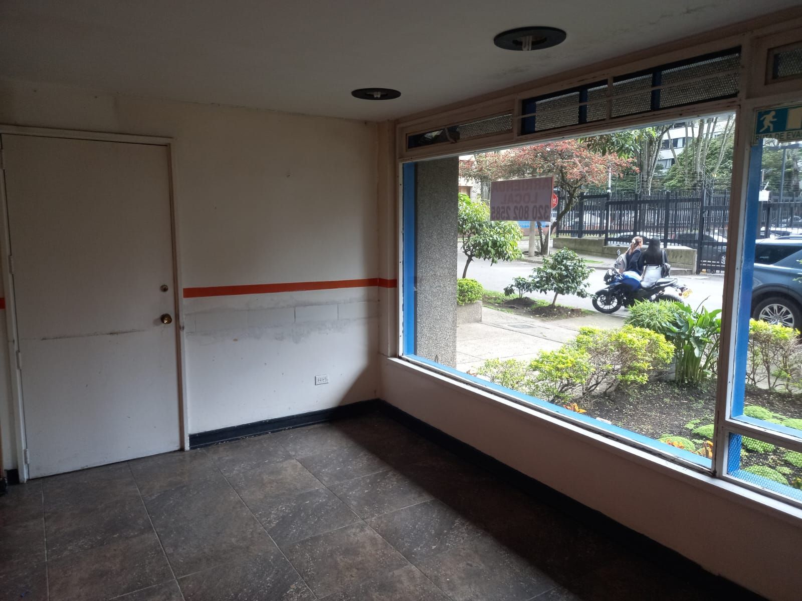 Local en arriendo Cundinamarca Bogotá La Esmeralda 42 m2 Habitaciones 0 Baños 1 Garajes 0 Precio $3100000