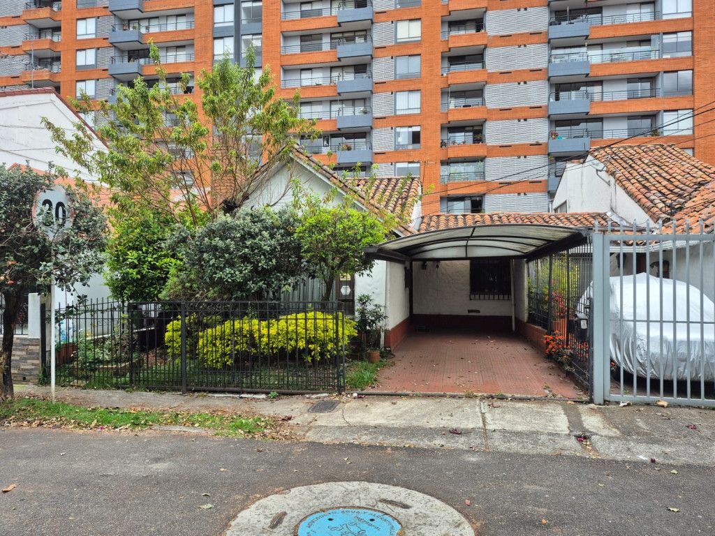 Casa en venta Cundinamarca Bogotá Cedritos 141 m2 Habitaciones 3 Baños 3 Garajes 2 Precio $539000000