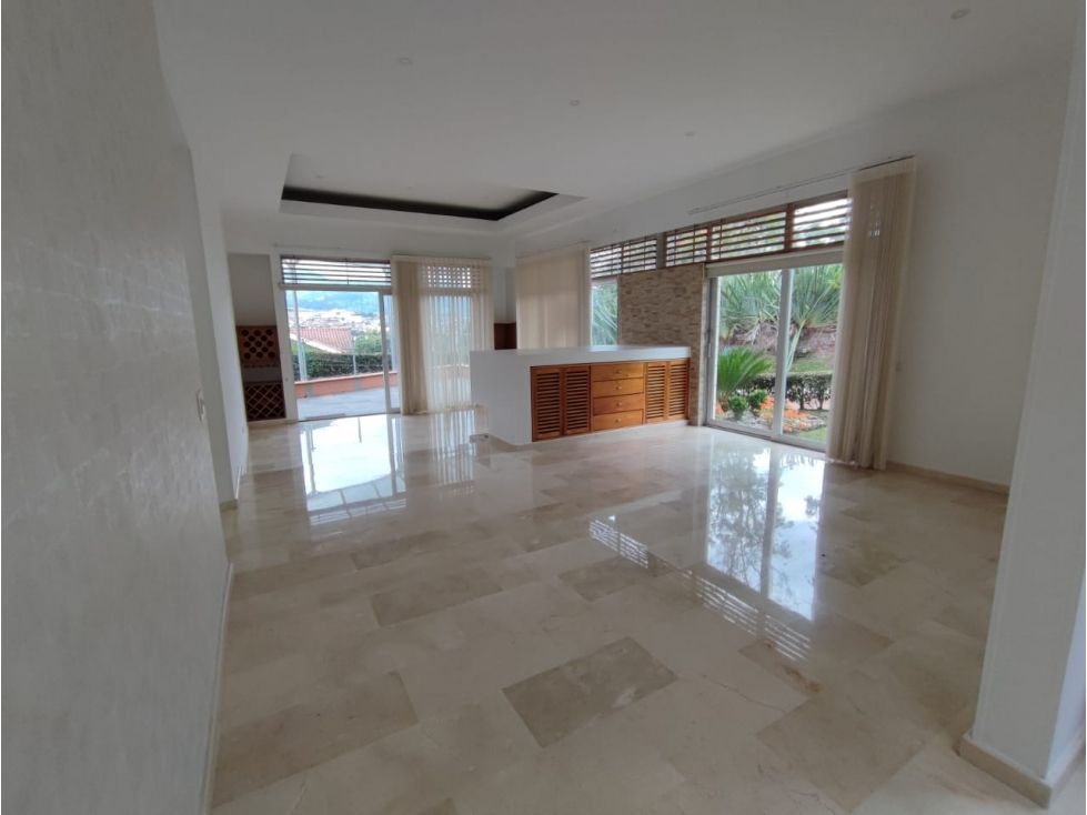 Casa en venta Caldas Manizales Ub Valles De La Alhambra 240 m2 Habitaciones 4 Baños 6 Garajes 2 Precio $1750000000