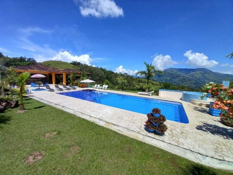 Finca en venta Antioquia Venecia Venecia 700 m2 Habitaciones 4 Baños 5 Garajes 15 Precio $2400000000