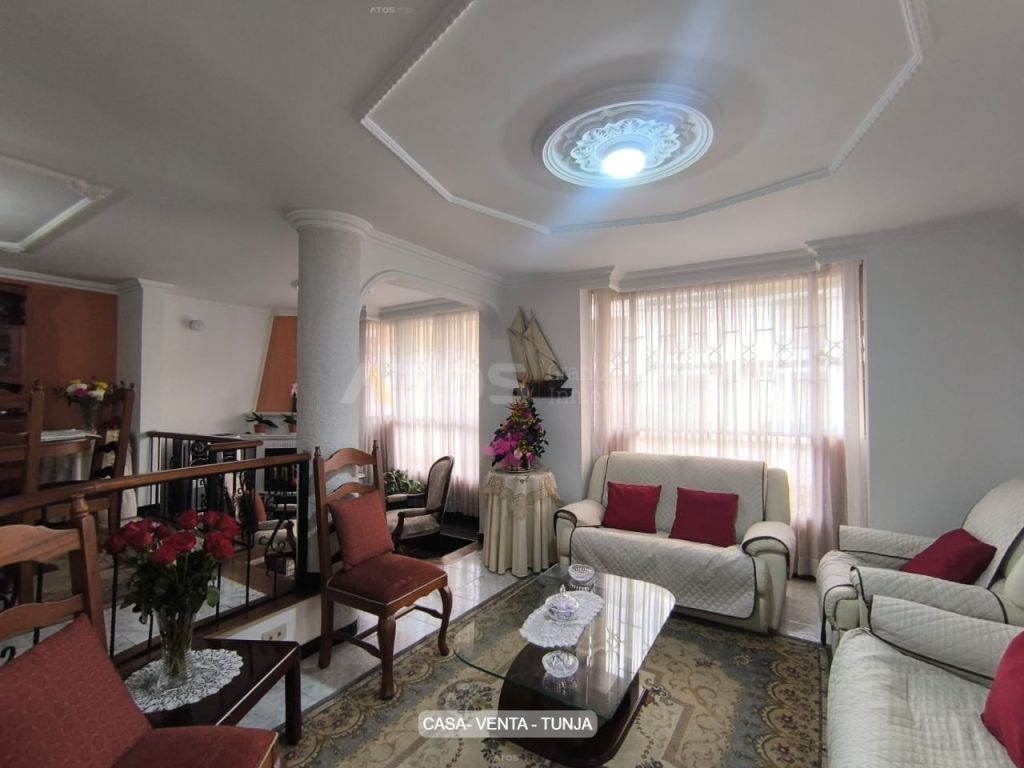 Casa en venta Boyacá Tunja Urbanización Los Urapanes 205 m2 Habitaciones 5 Baños 4 Garajes 1 Precio $990000000