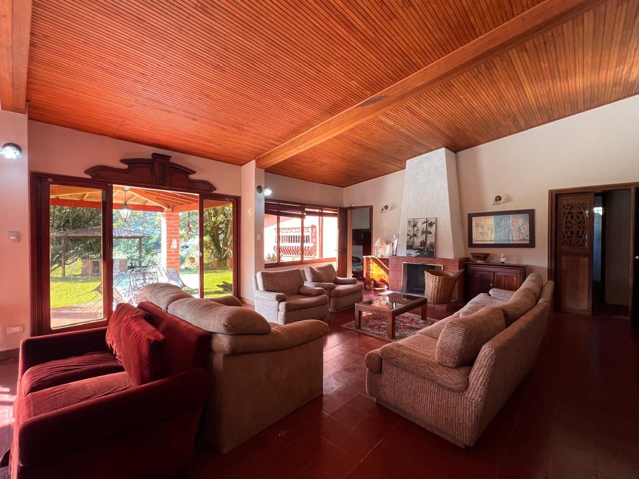Casa en venta Antioquia Rionegro Cuatro Esquinas 350 m2 Habitaciones 3 Baños 4 Garajes 6 Precio $9250000000