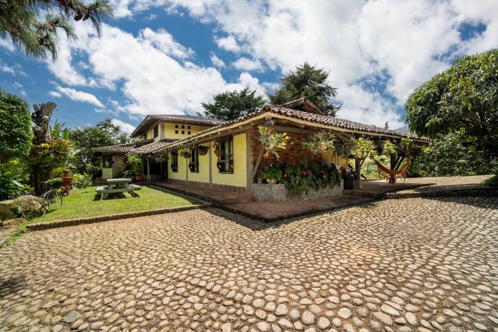 Finca en venta Valle Del Cauca Dagua Dagua 27000 m2 Habitaciones 7 Baños 7 Garajes 0 Precio $1150000000