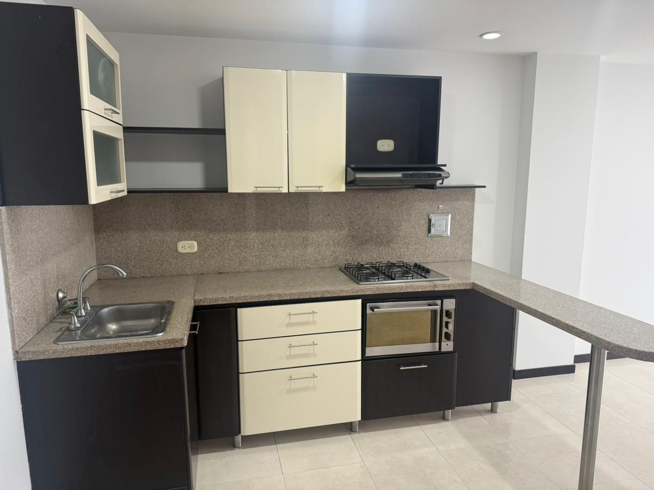 Apartamento en venta Risaralda Pereira Los Alpes 72 m2 Habitaciones 2 Baños 2 Garajes 1 Precio $420000000