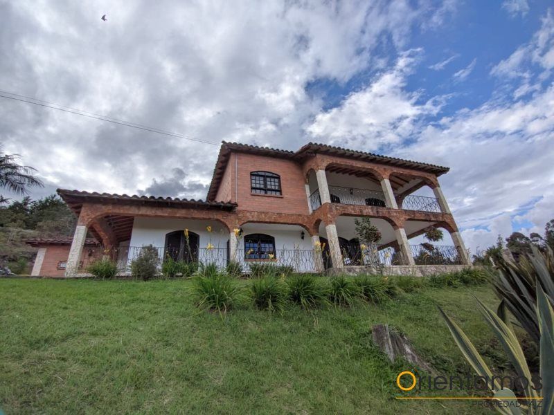 Casa en arriendo Antioquia Rionegro Centro 2000 m2 Habitaciones 5 Baños 5 Garajes 1 Precio $15000000