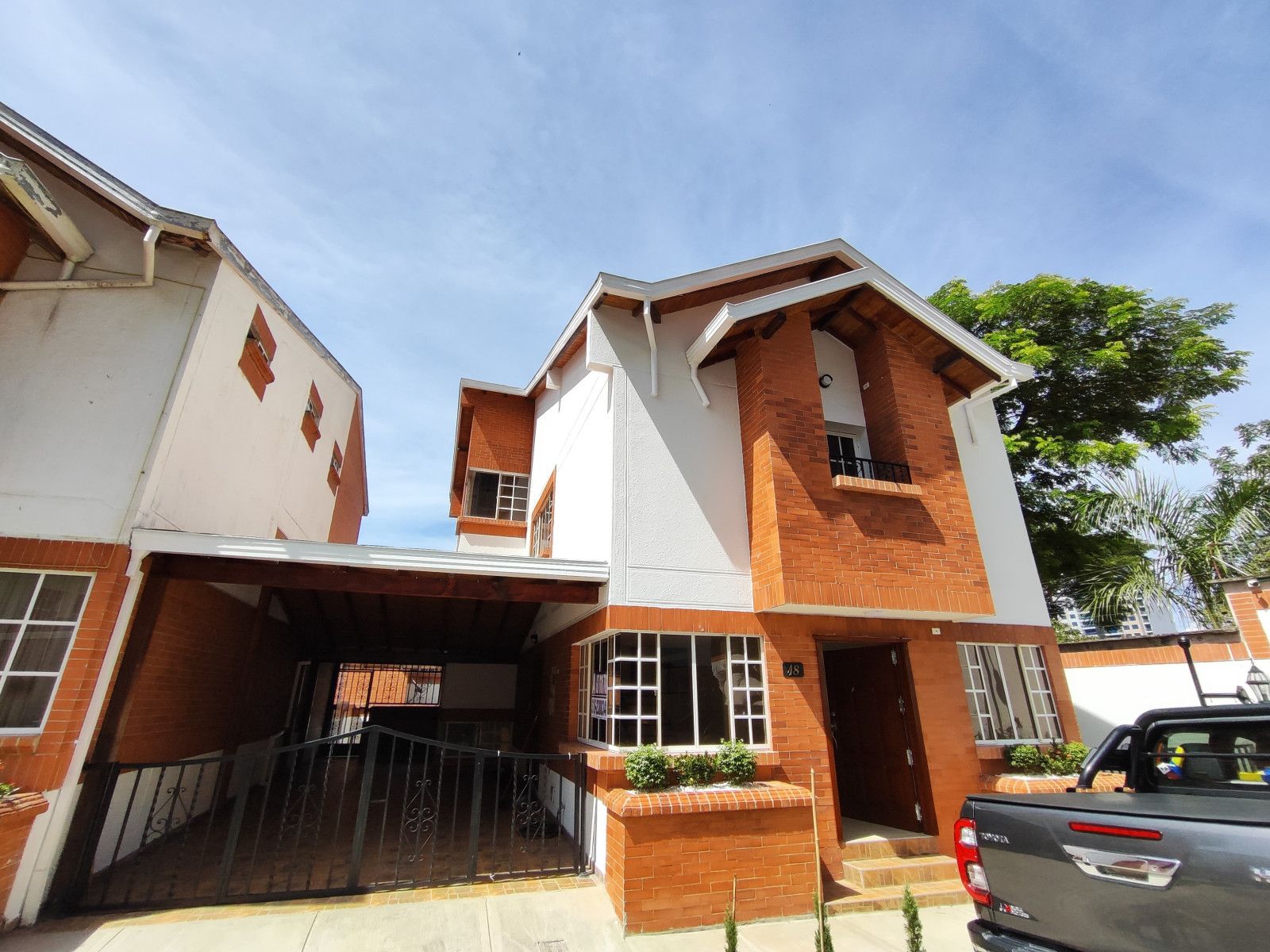 Casa en arriendo Santander Floridablanca Florida 220 m2 Habitaciones 5 Baños 5 Garajes 2 Precio $6457000