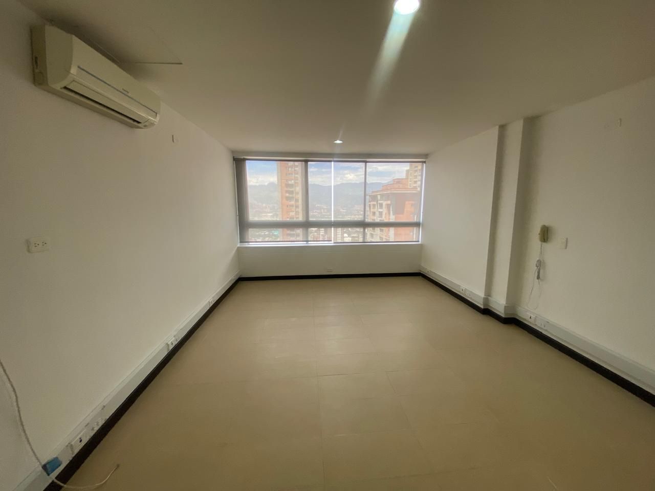 Oficina en venta Antioquia Medellín La Linde 62 m2 Habitaciones 0 Baños 2 Garajes 1 Precio $800000000