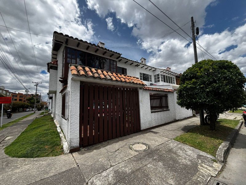 Casa en venta Cundinamarca Bogotá Julio Flórez 165 m2 Habitaciones 4 Baños 4 Garajes 2 Precio $875000000
