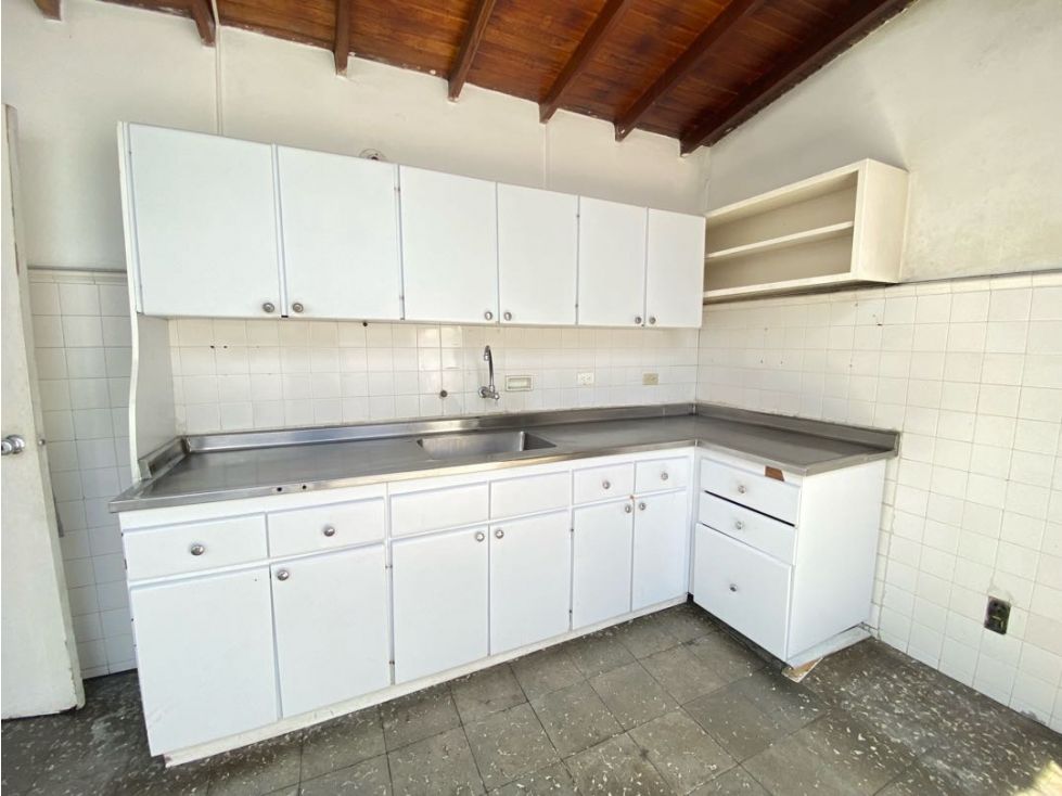 Local en arriendo Antioquia Medellín Lorena 234 m2 Habitaciones 0 Baños 3 Garajes 0 Precio $5500000