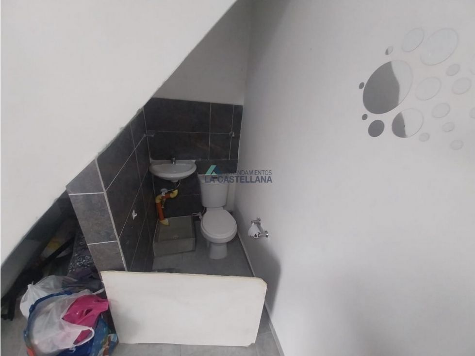 Local en arriendo Antioquia Medellín Alfonso Lopez 20 m2 Habitaciones 0 Baños 1 Garajes 0 Precio $900000