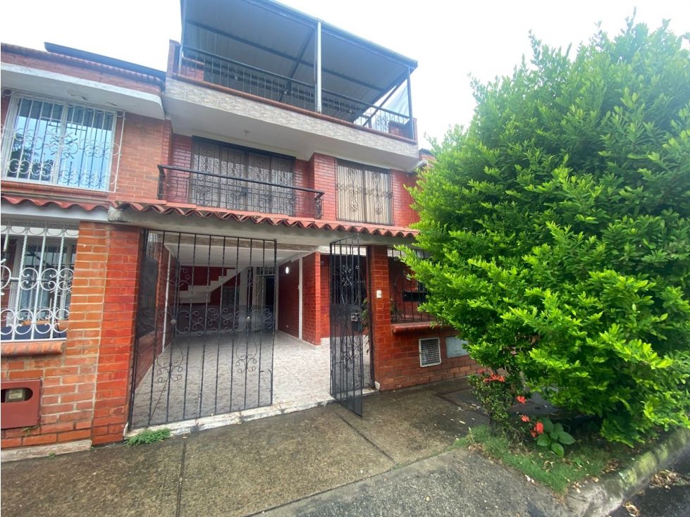 Casa en venta Valle Del Cauca Cali Ciudad Real 243 m2 Habitaciones 4 Baños 2 Garajes 1 Precio $440000000