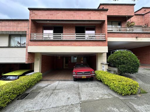 Casa en arriendo Antioquia Envigado Zúñiga 200 m2 Habitaciones 3 Baños 4 Garajes 2 Precio $11500000