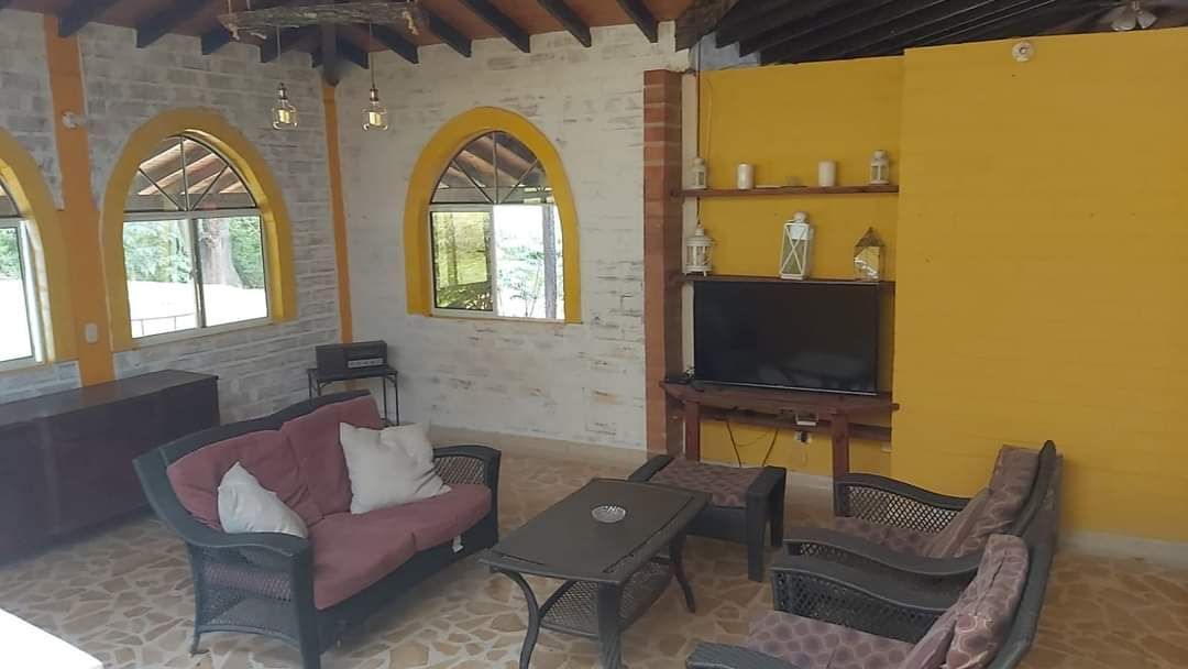 Casa en venta Antioquia Santafé De Antioquia Santafé De Antioquia 1500 m2 Habitaciones 4 Baños 3 Garajes 5 Precio $1800000000