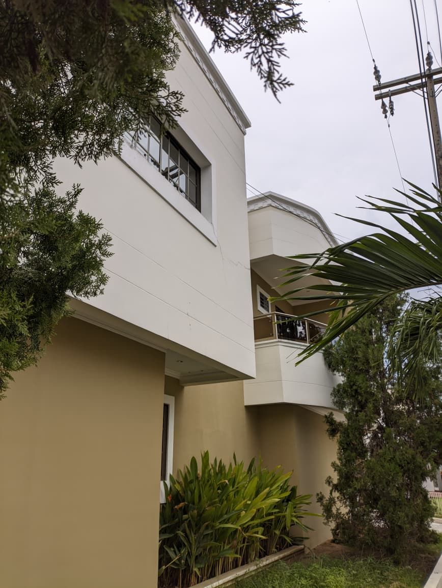 Casa en arriendo o venta Córdoba Montería El Eden I 372 m2 Habitaciones 4 Baños 6 Garajes 2 Precio venta $1600000000 Precio arriendo $5000000