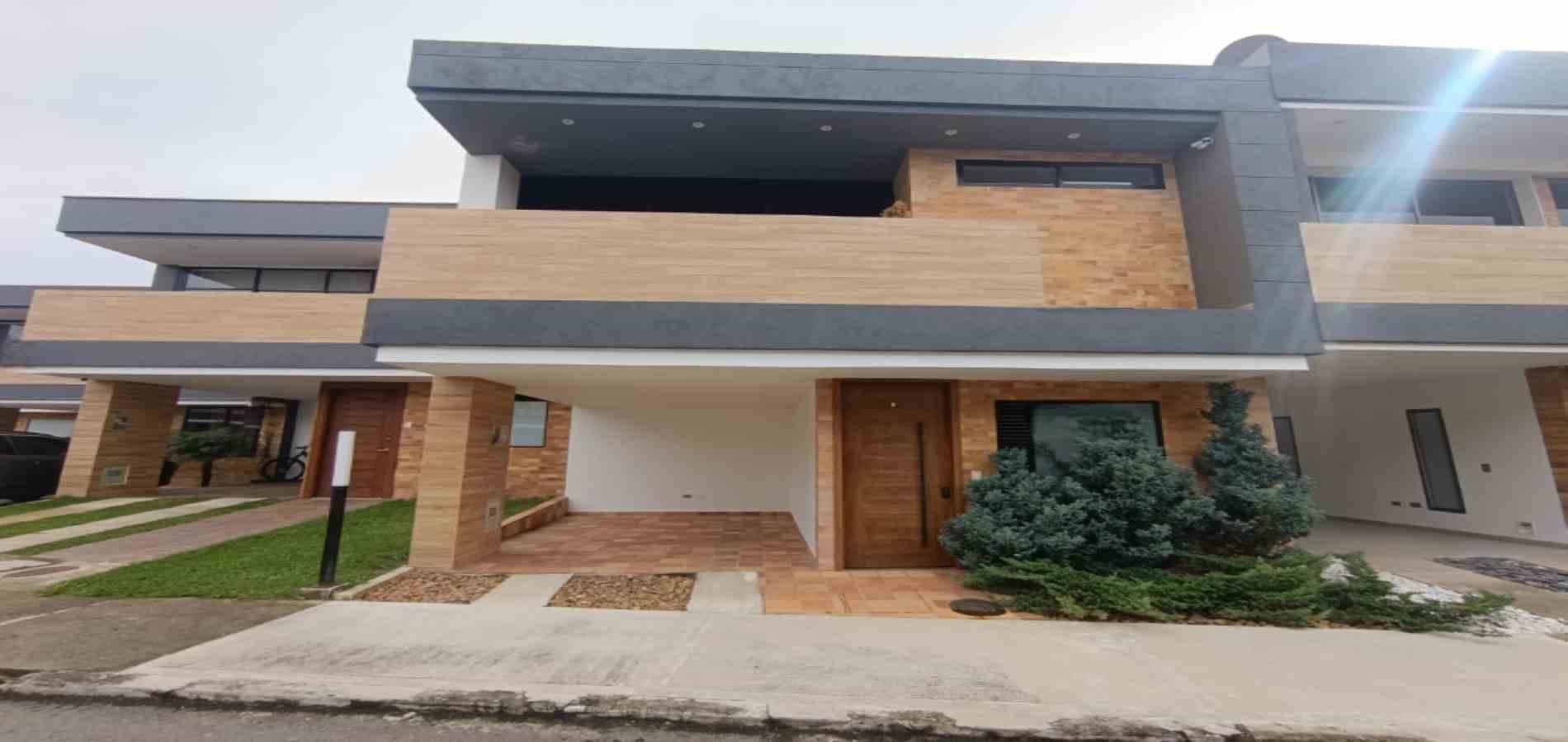 Casa en arriendo Antioquia La Ceja Ofir 150 m2 Habitaciones 3 Baños 3 Garajes 2 Precio $4100000