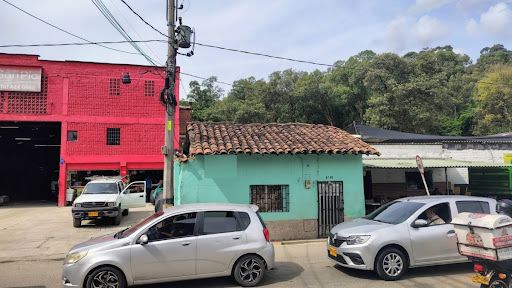 Casa en venta Antioquia Medellín Cerro Nutibara 700 m2 Habitaciones 8 Baños 2 Garajes 0 Precio $1400000000