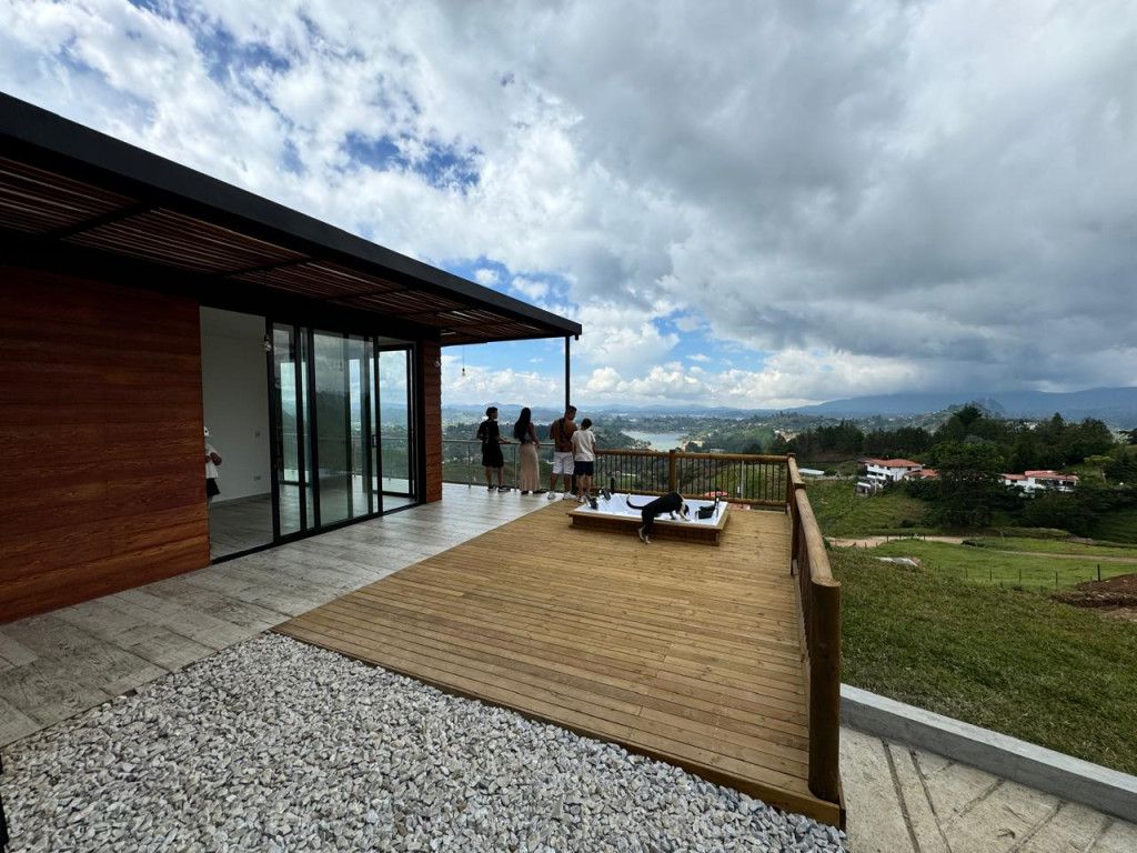 Casa en venta Antioquia Peñol Peñol 145 m2 Habitaciones 3 Baños 3 Garajes 2 Precio $1200000000