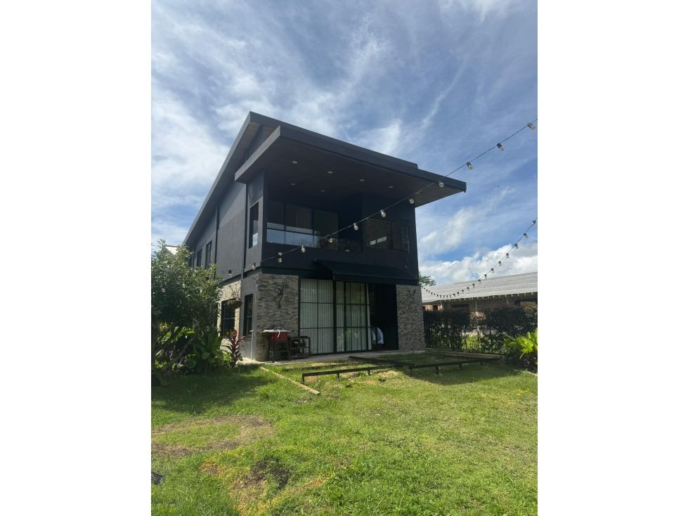 Casa Campestre en arriendo Antioquia Rionegro Rionegro 1000 m2 Habitaciones 4 Baños 4 Garajes 4 Precio $9900000