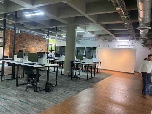 Oficina en arriendo Antioquia Medellín La Aguacatala 300 m2 Habitaciones 0 Baños 0 Garajes 0 Precio $22500000