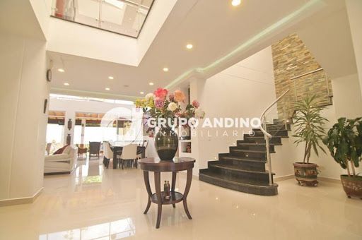 Casa en venta Santander Piedecuesta Br Paseo Cataluña 586 m2 Habitaciones 4 Baños 5 Garajes 4 Precio $1900000009