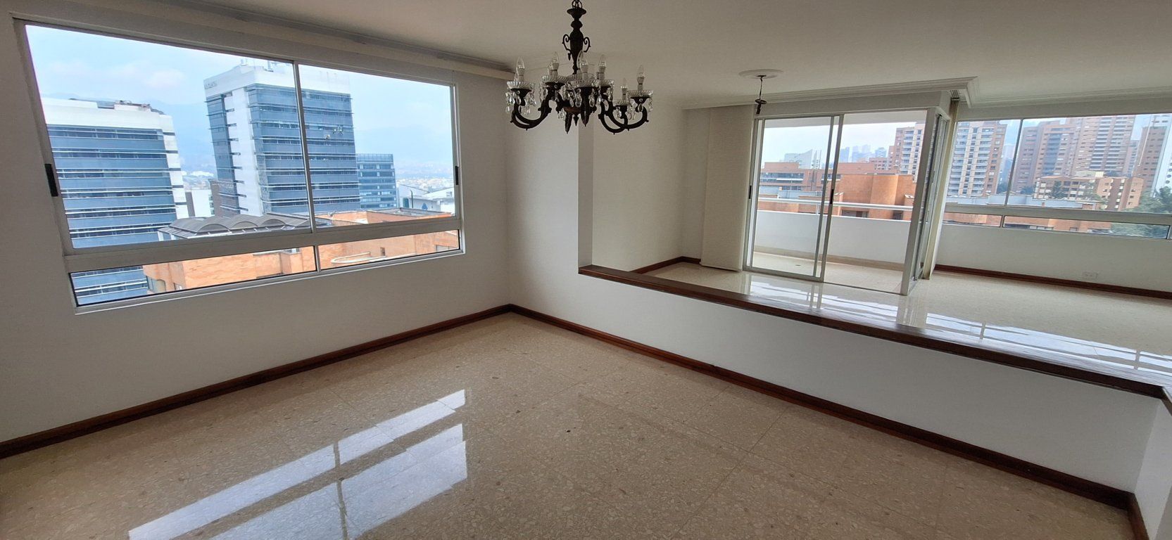 Apartamento en arriendo Antioquia Medellín Alejandria 180 m2 Habitaciones 3 Baños 4 Garajes 2 Precio $7800000