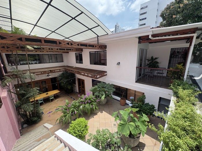 Casa en venta Valle Del Cauca Cali Arboledas 340 m2 Habitaciones 4 Baños 4 Garajes 1 Precio $1400000000