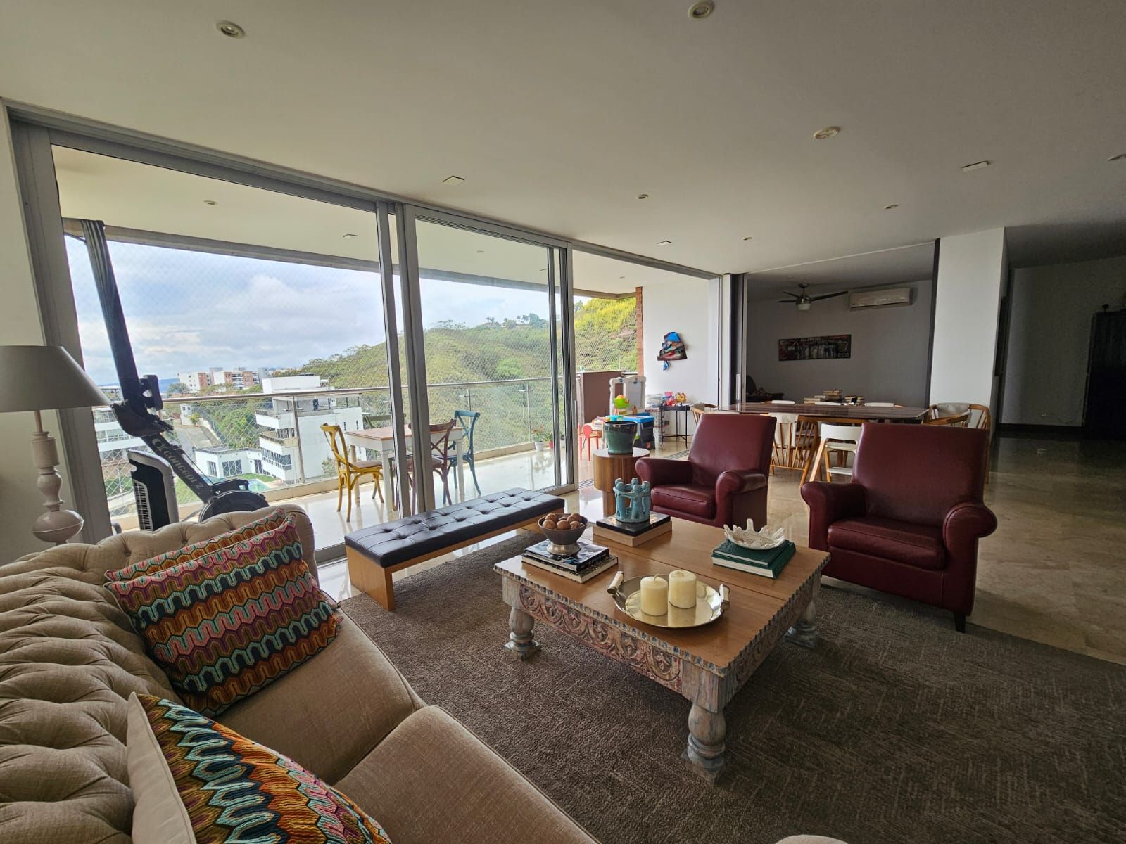 Apartamento en arriendo Valle Del Cauca Cali Sector Altos De Santa Isabel 221 m2 Habitaciones 3 Baños 4 Garajes 3 Precio $9000000