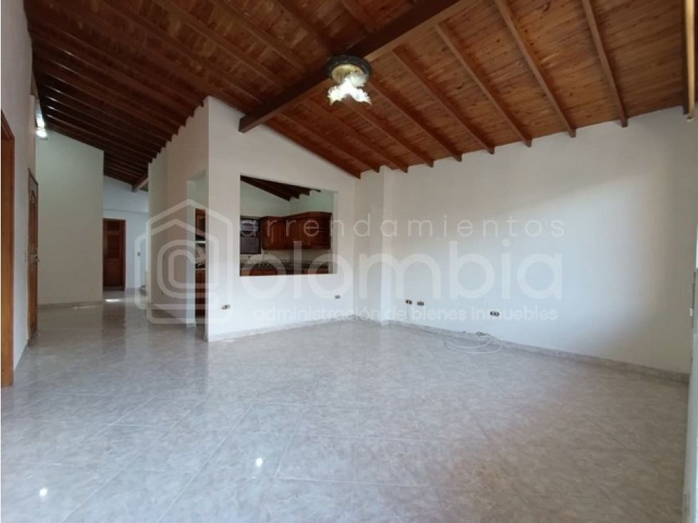 Apartamento en arriendo Antioquia Envigado Zona Centro 115 m2 Habitaciones 3 Baños 2 Garajes 0 Precio $2400000