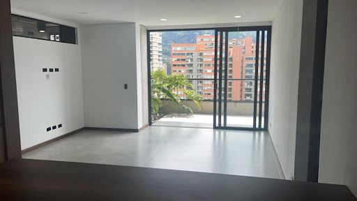Apartamento en arriendo Antioquia Medellín Panorama 96 m2 Habitaciones 2 Baños 3 Garajes 1 Precio $7200000