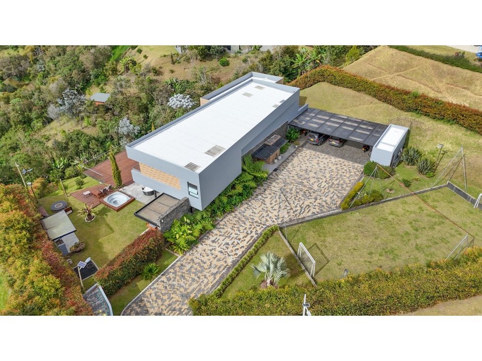 Casa Campestre en venta Antioquia Guarne Guarne 650 m2 Habitaciones 4 Baños 5 Garajes 16 Precio $4900000000