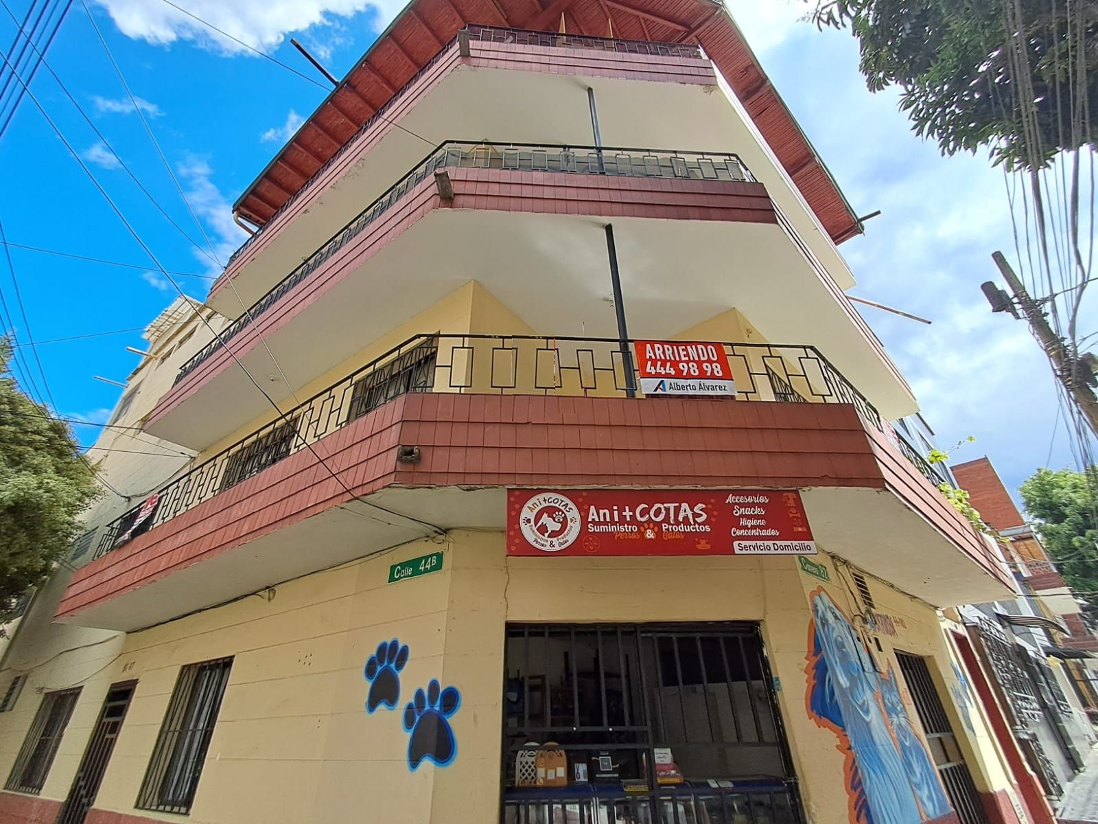 Casa en arriendo Antioquia Medellín La America 140 m2 Habitaciones 3 Baños 2 Garajes 1 Precio $2800000