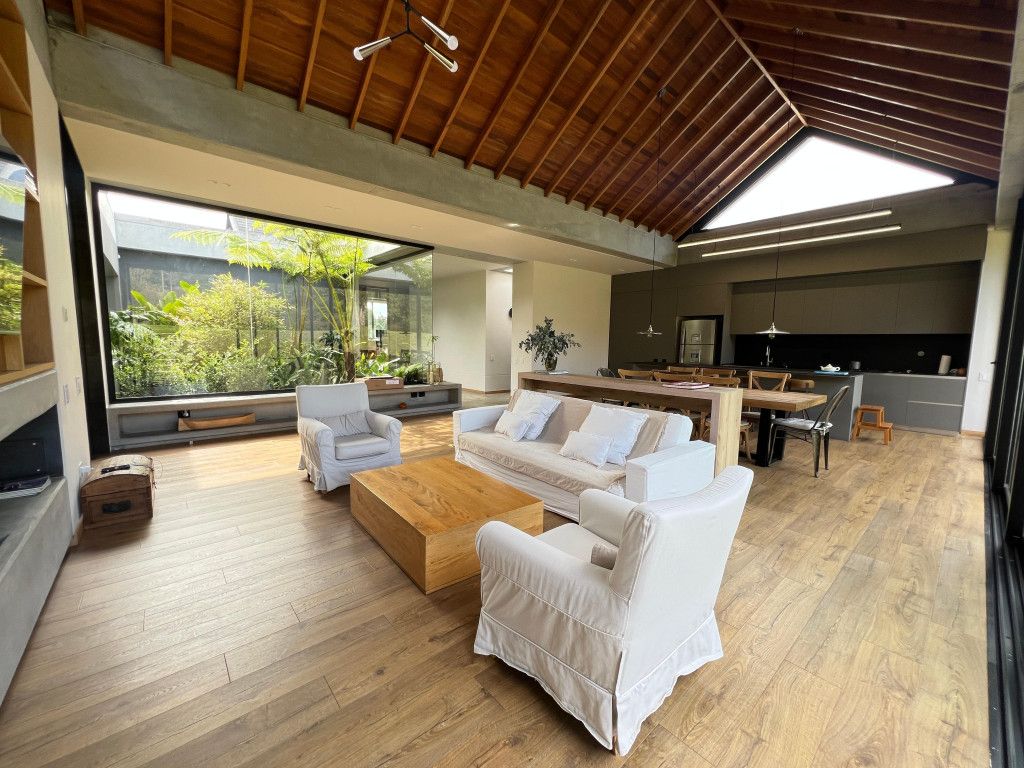 Casa Campestre en arriendo Antioquia Envigado Envigado 306 m2 Habitaciones 3 Baños 5 Garajes 5 Precio $16000000