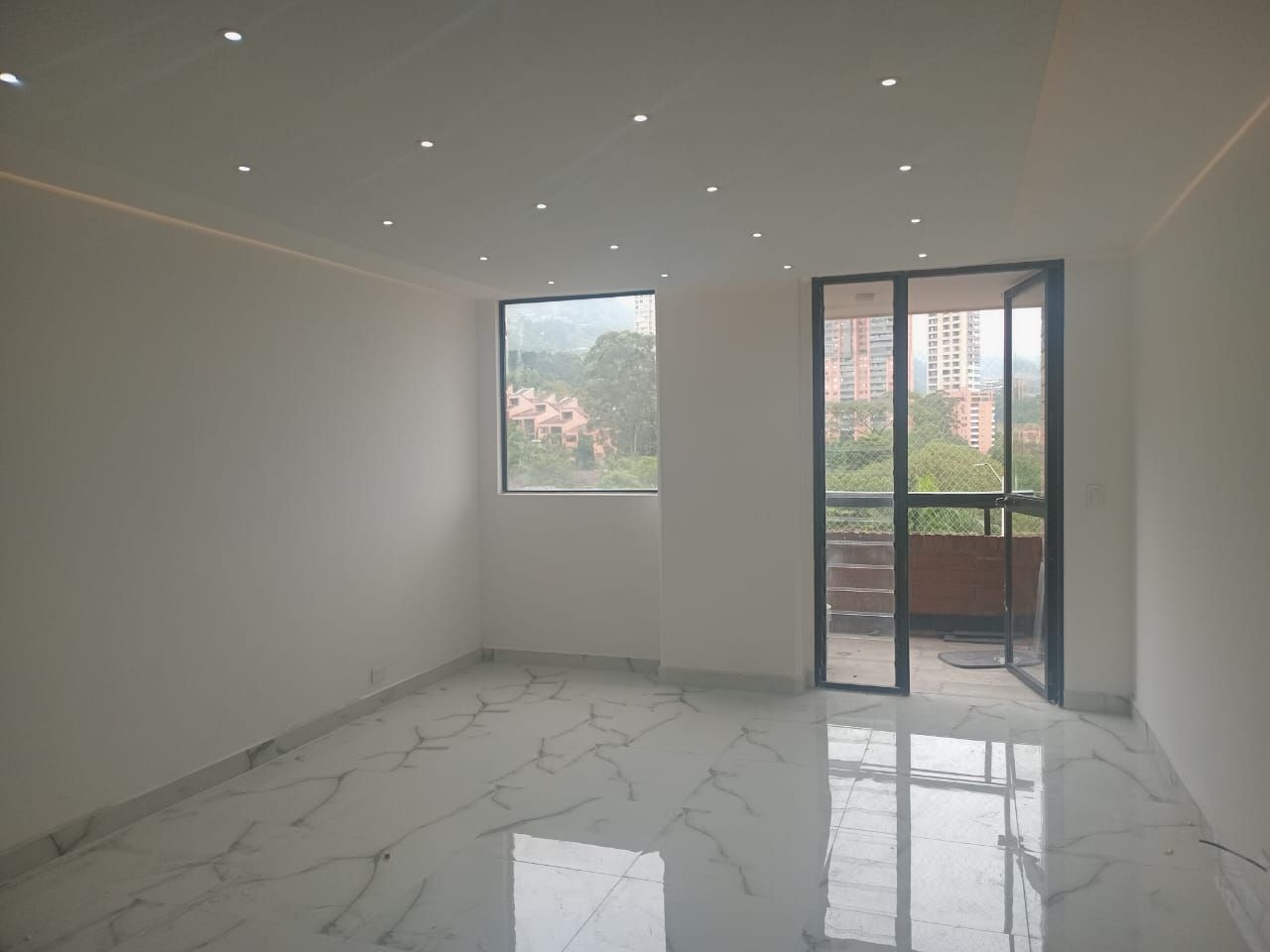 Apartamento en arriendo o venta Antioquia Medellín Los Balsos No1 98 m2 Habitaciones 3 Baños 2 Garajes 1 Precio venta $870000000 Precio arriendo $4750000