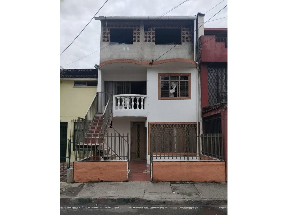 Casa en venta Valle Del Cauca Cali Los Guayacanes 240 m2 Habitaciones 5 Baños 3 Garajes 1 Precio $345000000