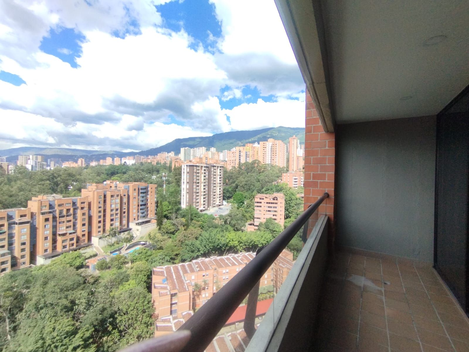 Apartamento en arriendo Antioquia Medellín El Diamante No2 114 m2 Habitaciones 3 Baños 4 Garajes 1 Precio $5300000