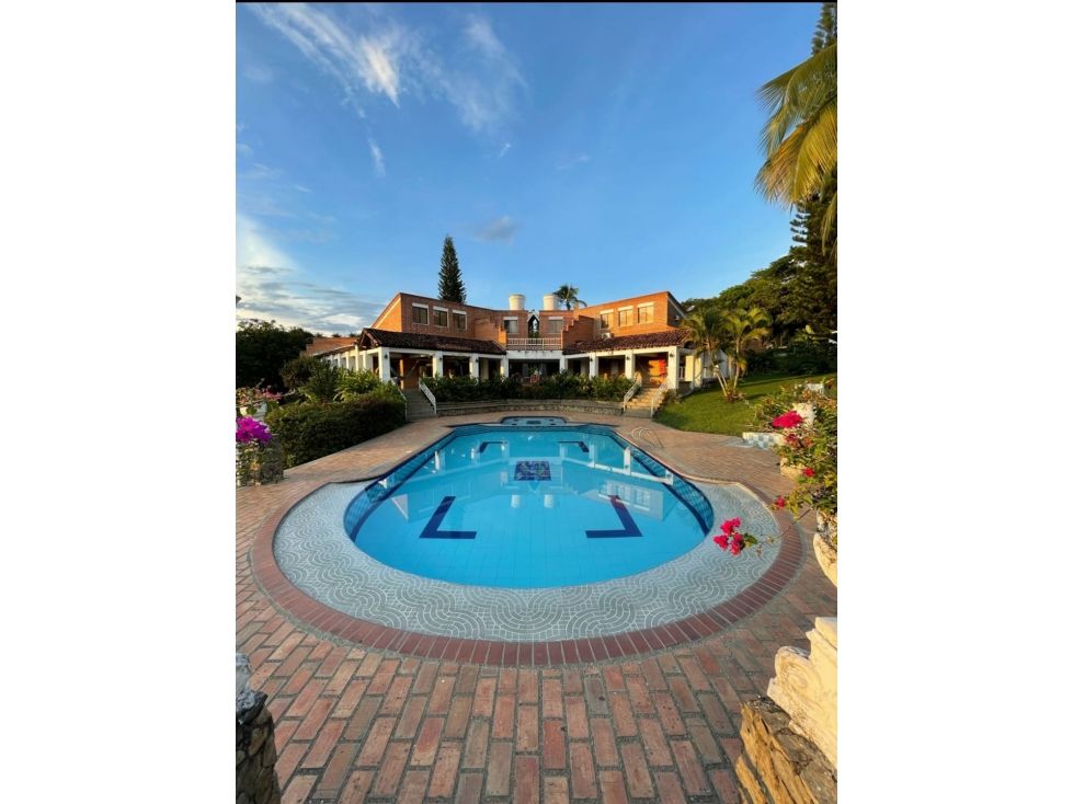 Finca en venta Antioquia San Jerónimo San Jerónimo 841 m2 Habitaciones 6 Baños 4 Garajes 4 Precio $2000000000