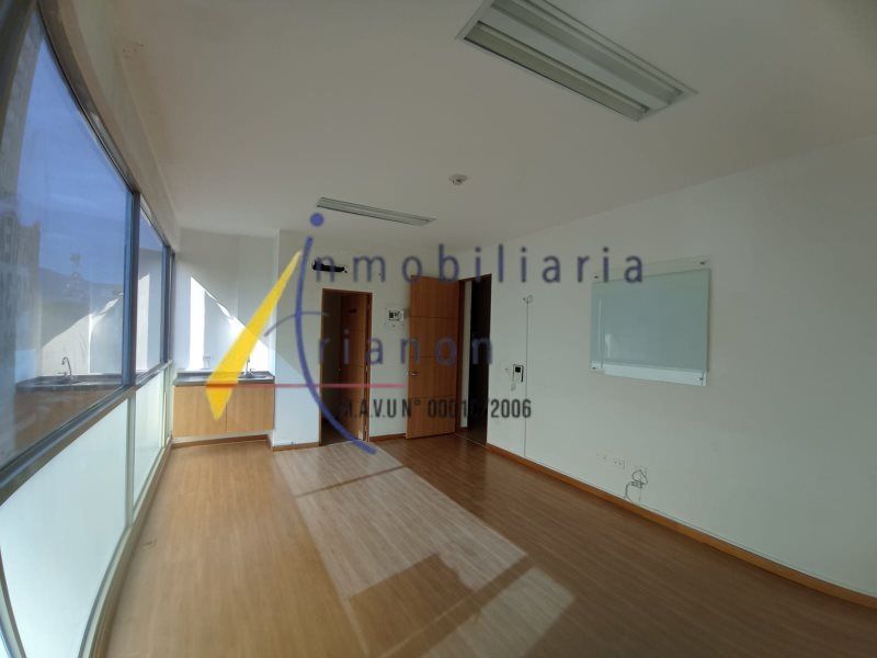 Oficina en venta Antioquia Medellín San Bernardo 25 m2 Habitaciones 0 Baños 1 Garajes 1 Precio $210000000