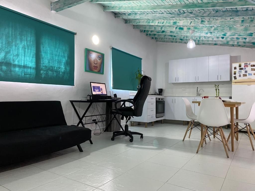 Apartamento en arriendo Antioquia Envigado La Paz 82 m2 Habitaciones 2 Baños 1 Garajes 0 Precio $2500000
