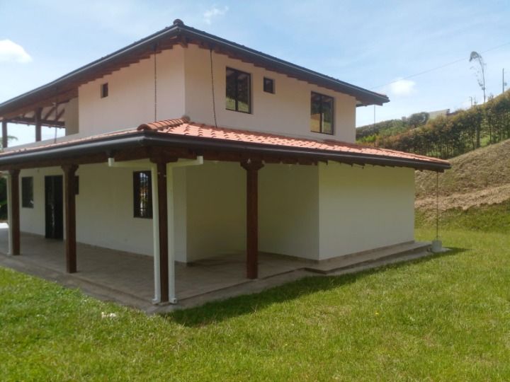 Finca en arriendo o venta Antioquia Marinilla La Industrial 6500 m2 Habitaciones 6 Baños 4 Garajes 3 Precio venta $980000000 Precio arriendo $5000000