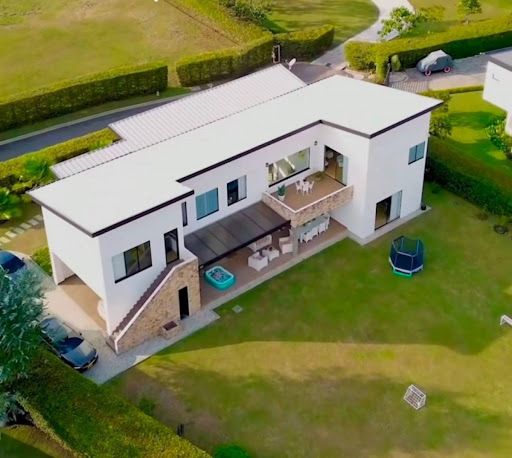 Casa en venta Antioquia Rionegro Gualanday 400 m2 Habitaciones 3 Baños 3 Garajes 2 Precio $3300000000